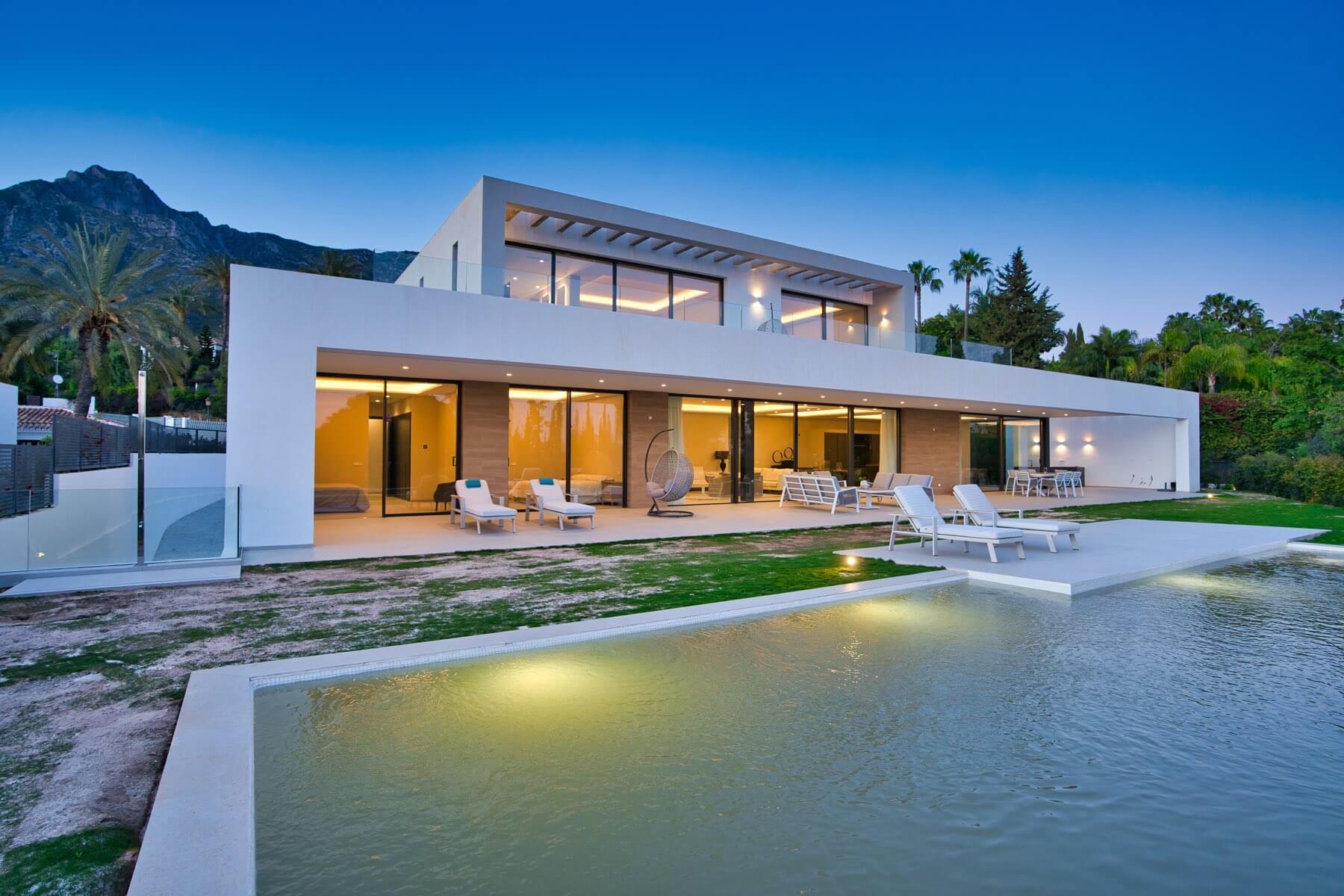 Inicio 1 Villa en la Costa del Sol fotografiada por ADS Marketing al atardecer
